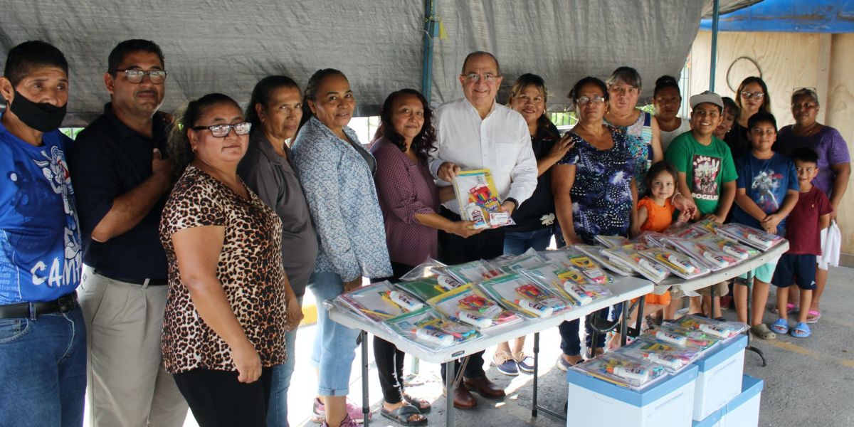 Impulsa Diputado Víctor García educación y bienestar de niñas y niños con entrega de útiles escolares