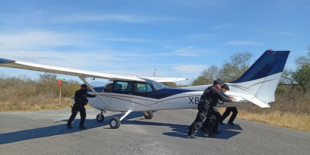 Aterrizaje de emergencia de avioneta genera alerta en carretera de Villagrán