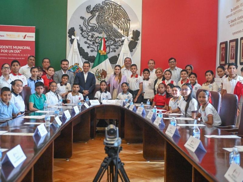 Viven 24 alumnos experiencia como Presidente y Regidores de Victoria