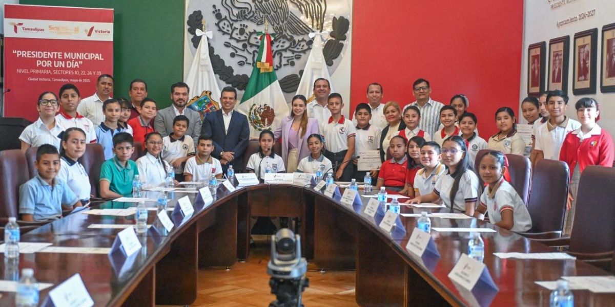 Viven 24 alumnos experiencia como Presidente y Regidores de Victoria