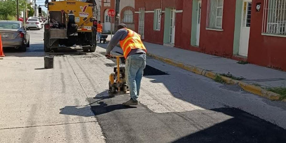 Atiende plan emergente de bacheo calles del centro de Victoria