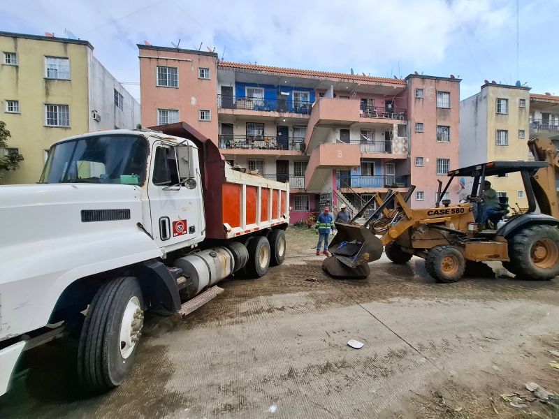 Retiran escombros tras explosión en edificio de Olivos 2; 12 familias siguen desalojadas