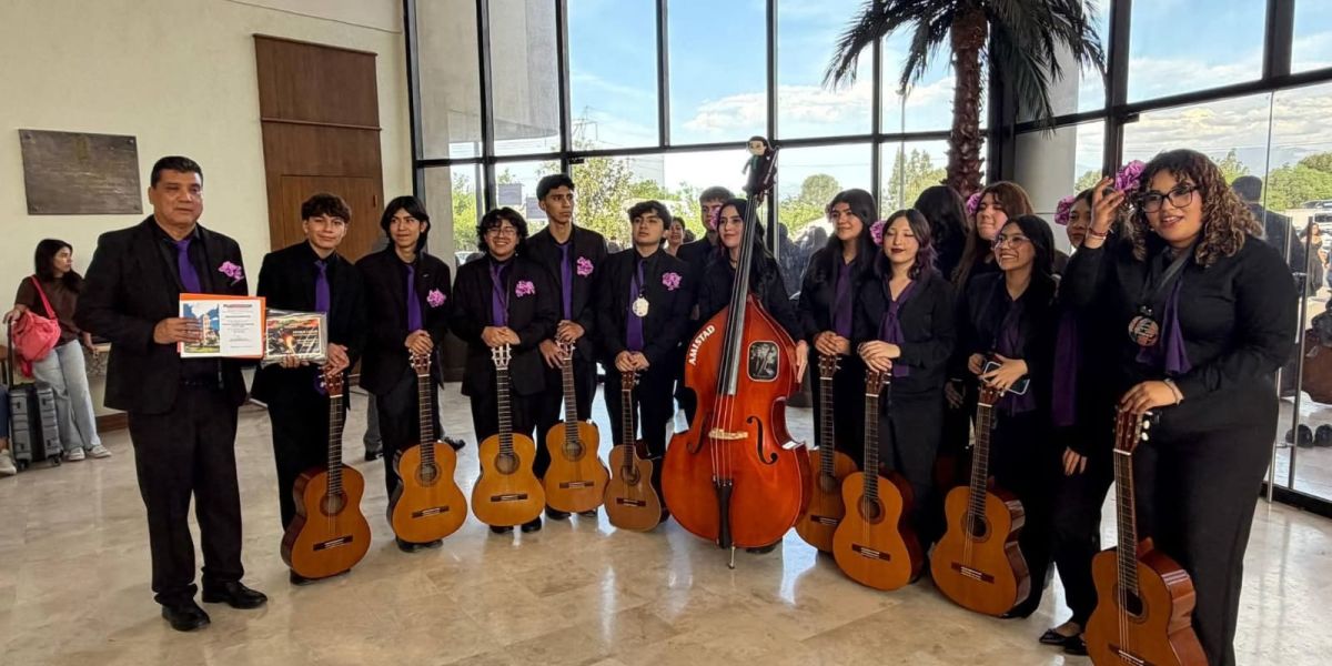 Rondalla Amistad del CBTis 24 reafirma su liderazgo con primer lugar nacional en Saltillo
