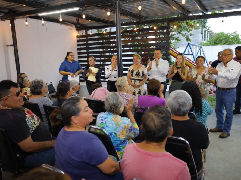 Conviven Lalo y Lucy con familias de la Miguel Alemán