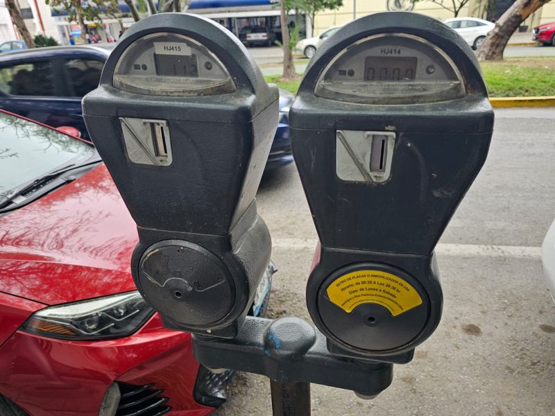 Ayuntamiento analiza decisión sobre parquímetros en Victoria