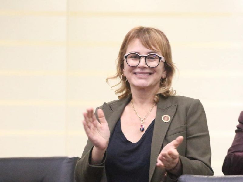 Ni adelantada ni en sus laureles, Magaly enfocada en la chamba legislativa