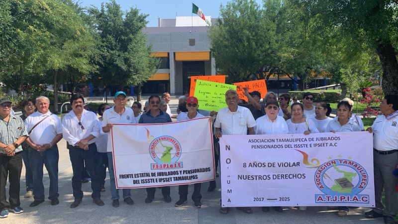 Docentes jubilados exigen pensiones justas en el Día del Maestro