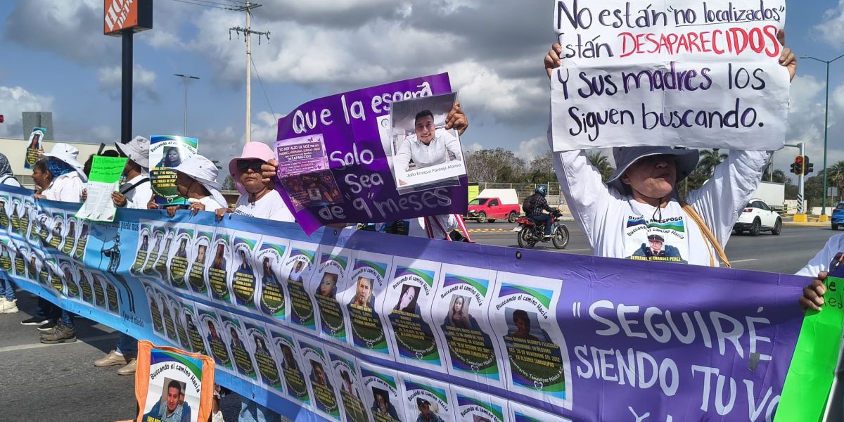 Madres buscadoras bloquean Av. De la Industria