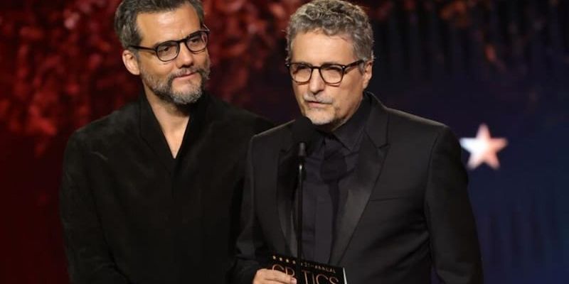 El director de ‘El agente secreto’ lamenta la  entrega de su premio en los Critics Choice Awards
