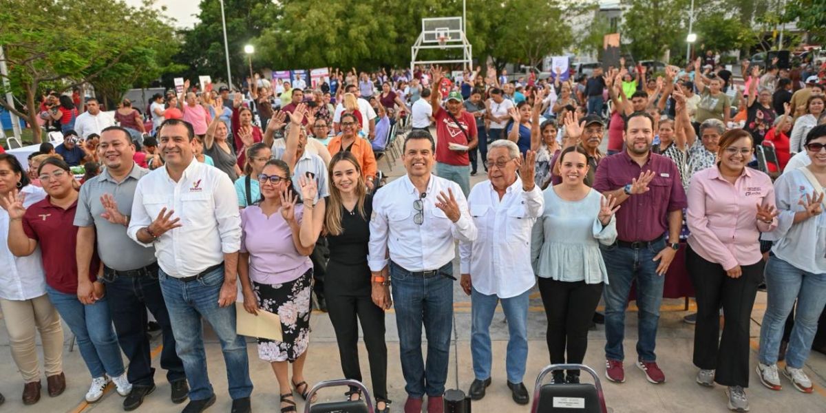 Conviven Lalo y Lucy con vecinos de Lomas de Calamaco en el Día del Pueblo
