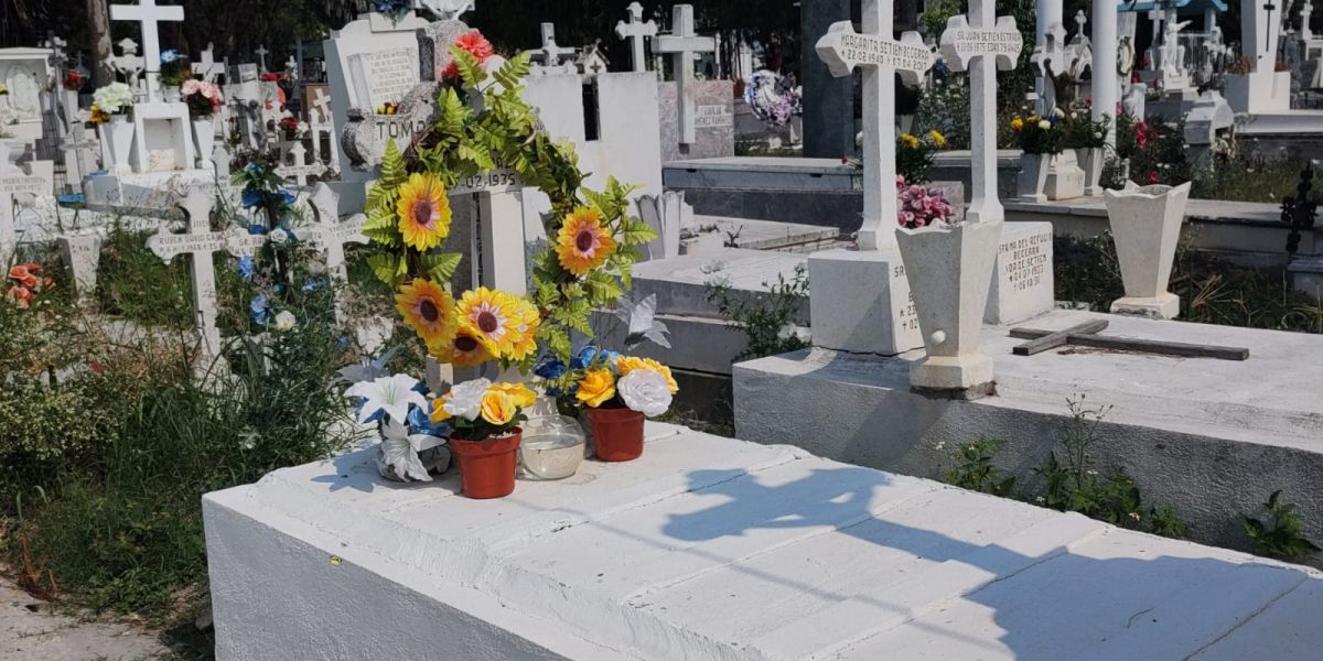 Panteones listos para el día de las madres; esperan 10 mil visitantes