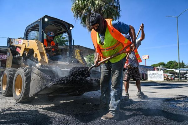 Llega plan emergente de bacheo a la Av. Carlos Adrián Avilés