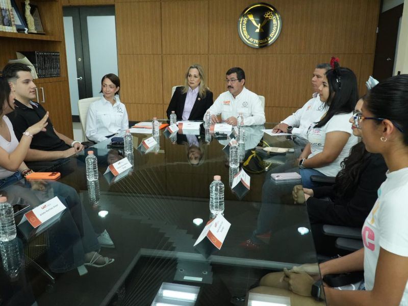 Envía UAT segunda generación de alumnos al programa intercultural de Disney