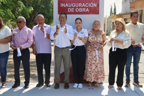 Habitantes de Lomas de Calamaco reciben dos calles más pavimentadas