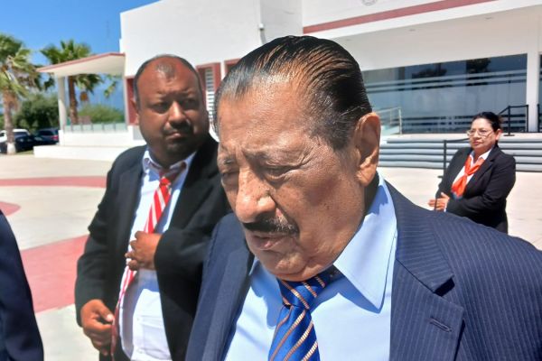 Arnulfo busca quedarse en la Sección 30 pese a frío respaldo del magisterio
