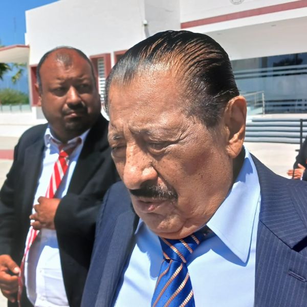 Arnulfo busca quedarse en la Sección 30 pese a frío respaldo del magisterio