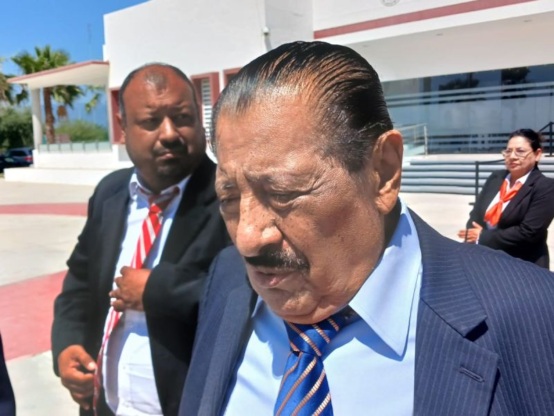 Arnulfo busca quedarse en la Sección 30 pese a frío respaldo del magisterio