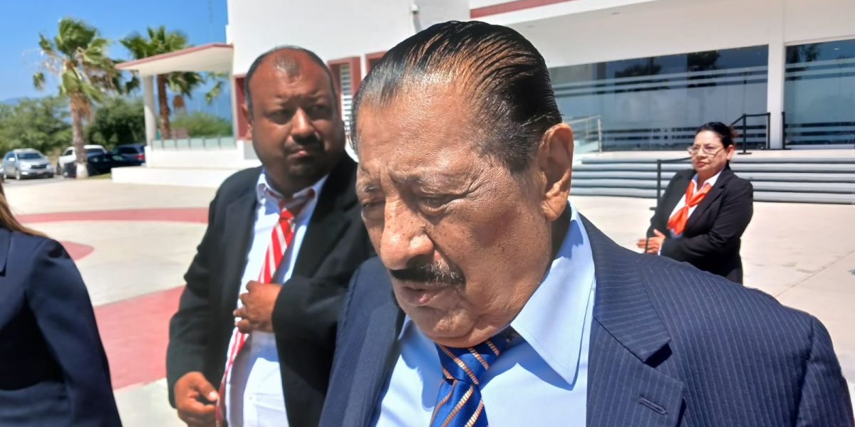Arnulfo busca quedarse en la Sección 30 pese a frío respaldo del magisterio