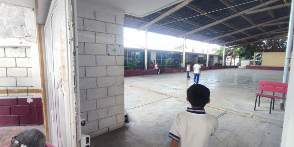 Tras protestas de padres de familia ,reabren escuela primaria