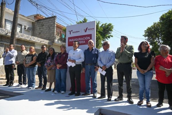 Entrega Lalo Gattás calle pavimentada a vecinos de La Libertad