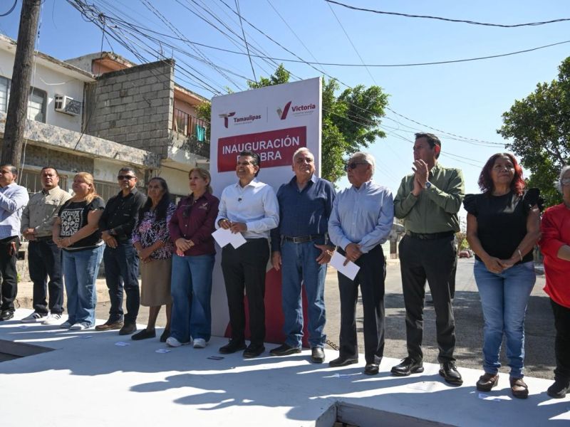 Entrega Lalo Gattás calle pavimentada a vecinos de La Libertad