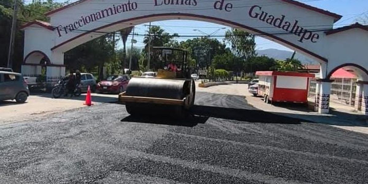 Repara Municipio 1,850 m2 más de carpeta asfáltica