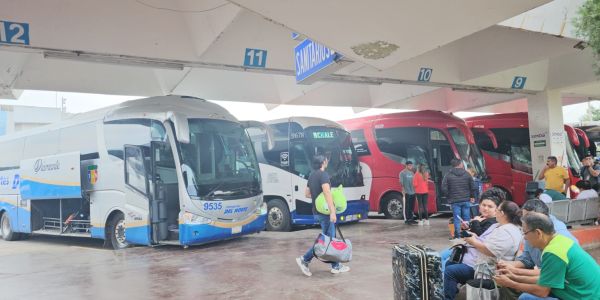Arranca periodo vacacional con alza en pasajes de transporte foráneo