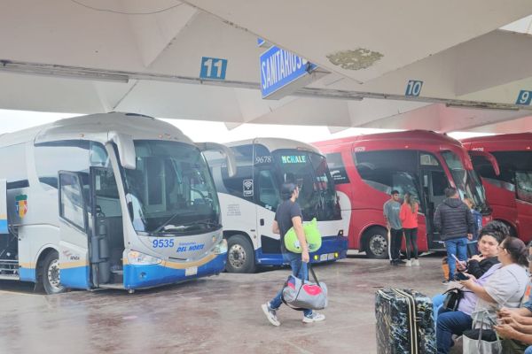 Arranca periodo vacacional con alza en pasajes de transporte foráneo