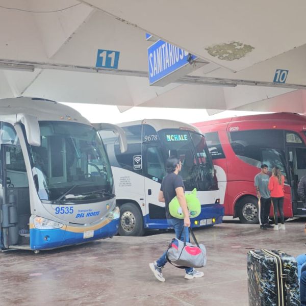 Arranca periodo vacacional con alza en pasajes de transporte foráneo