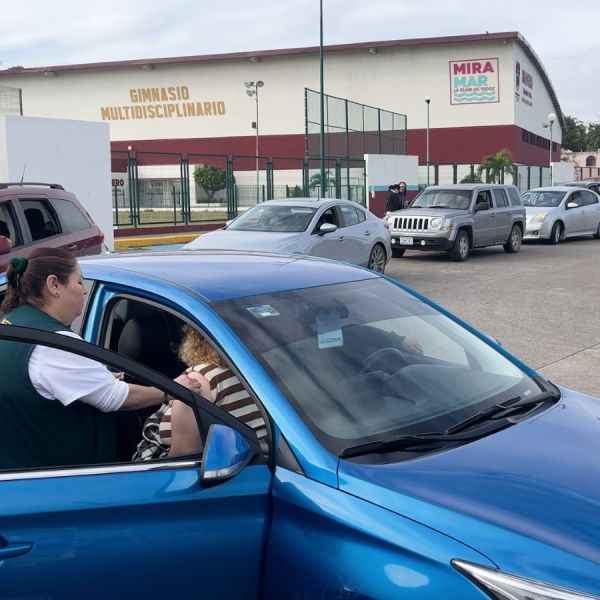 Gran respuesta a vacunación en modalidad Drive-Thru