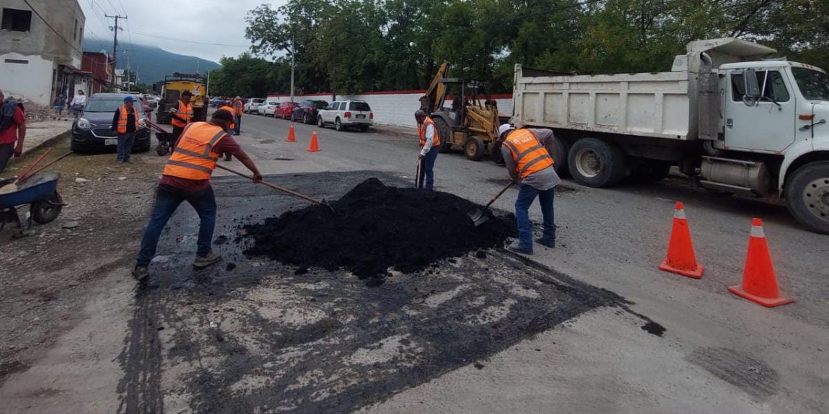 Con trabajos de bacheo y rastreo, Municipio continúa mejorando movilidad urbana.