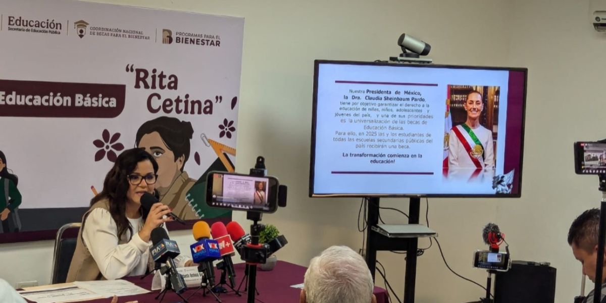 Saturan padres sistema de becas “Rita Cetina”