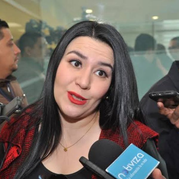 Exsecretaria de Cabeza de Vaca podría ser declarada prófuga si no acude a audiencia