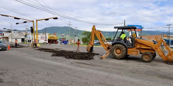 Avanza programa de bacheo en calles de la Capital