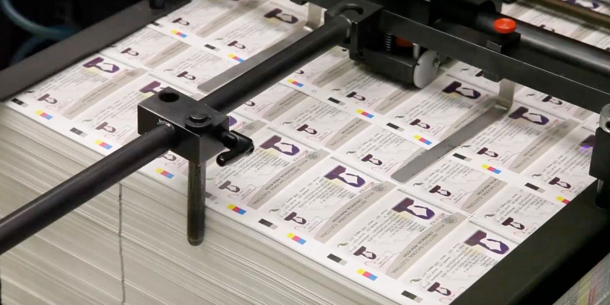 INE prepara nueva credencial; cada mica costará alrededor de 11.70 pesos