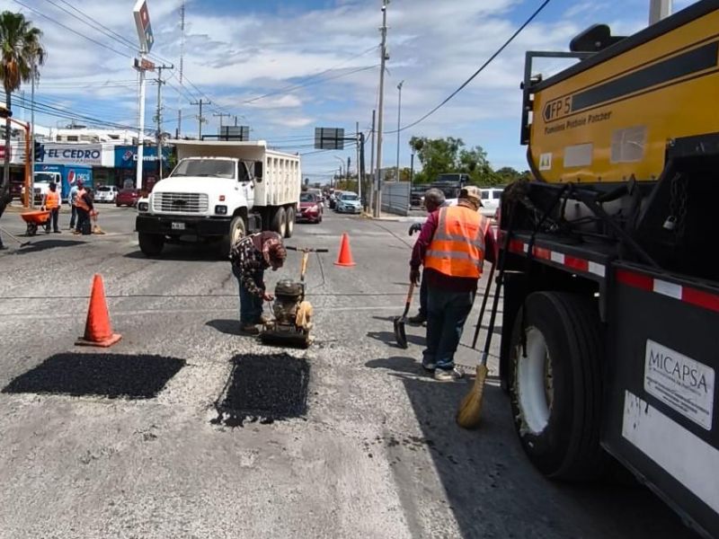 Llega bacheo a las colonias Nacozari, Del Periodista y Las Palmas