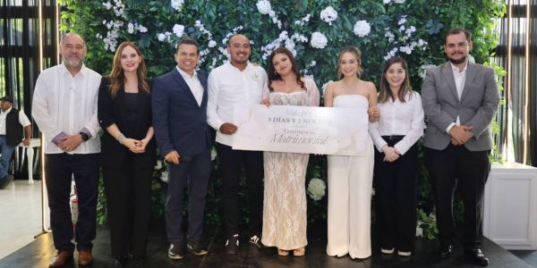 Apadrinan Lucy y Lalo Gattás a 72 matrimonios en ceremonia colectiva del DIF