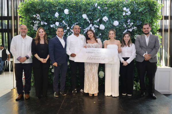 Apadrinan Lucy y Lalo Gattás a 72 matrimonios en ceremonia colectiva del DIF