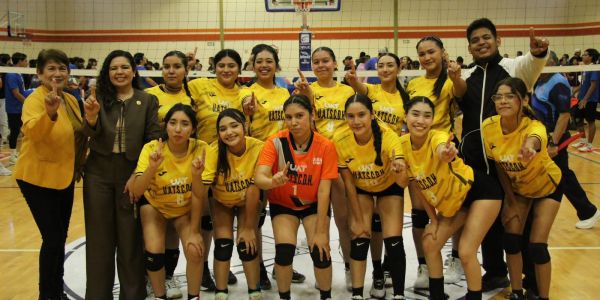 Campeones en voleibol Abejas y Búhos en interfacultades