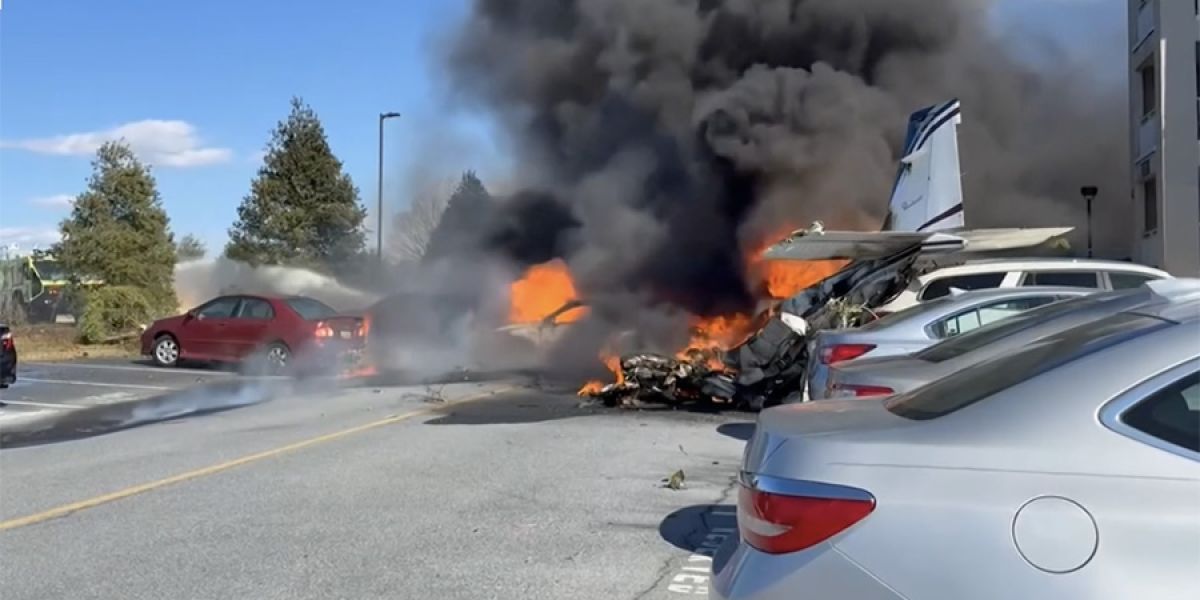 Se desploma avión en Pensilvania, deja 5 heridos