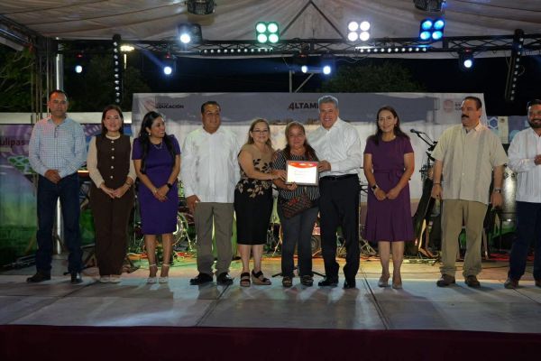 Reconoce Armando Martínez a maestros altamirenses con emotivo festejo