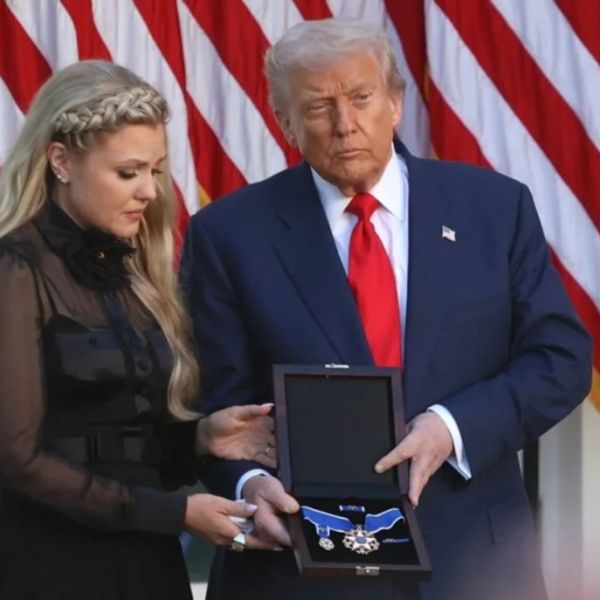 Trump entrega Medalla Presidencial de la Libertad a Charlie Kirk