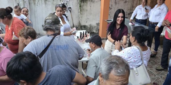 Astrid Sontoya fortalece el diálogo con vecinos de la colonia Ladrillera