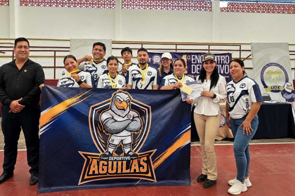 Regidora Astrid Sontoya refrenda su compromiso con el deporte en evento de la UDE