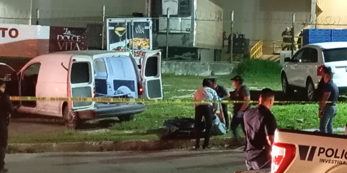 Hallan un hombre muerto en estacionamiento de restaurante La Dolce Vita