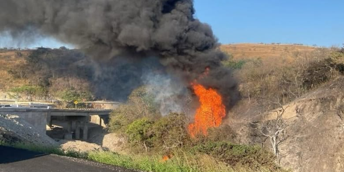 PEMEX mal… y de malas: Explota ducto y mueren 3