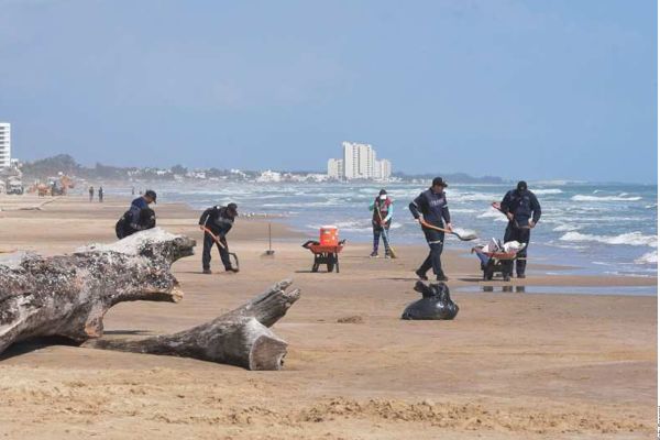 Alertan por derrame de petróleo en Playa Miramar 
