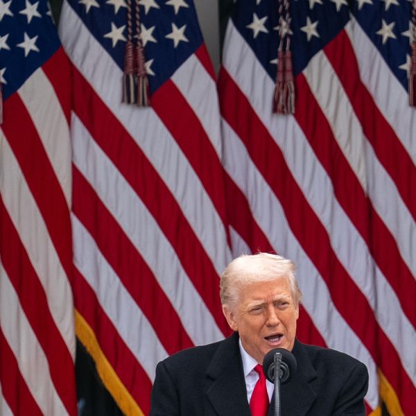 Amaga Trump con ataques a cualquier país que produzca drogas 