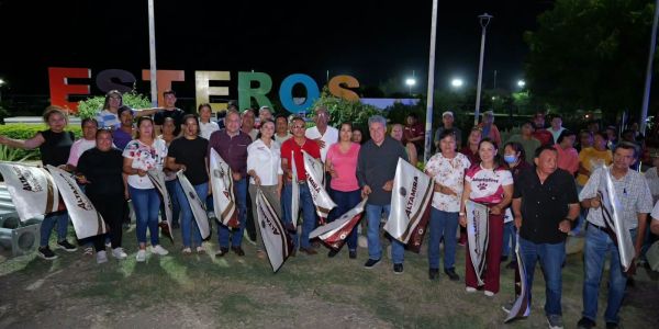 Transforma Armando Martínez la zona rural con alumbrado solar autónomo