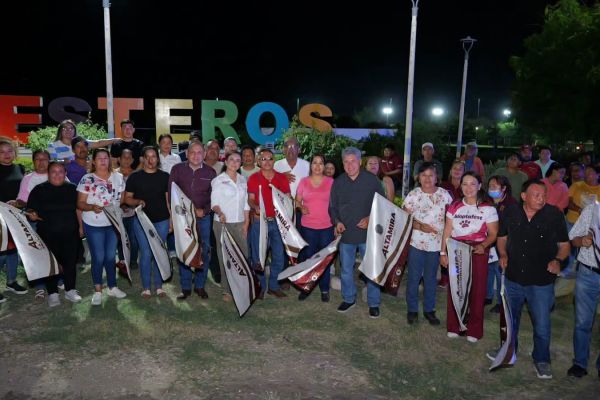 Transforma Armando Martínez la zona rural con alumbrado solar autónomo